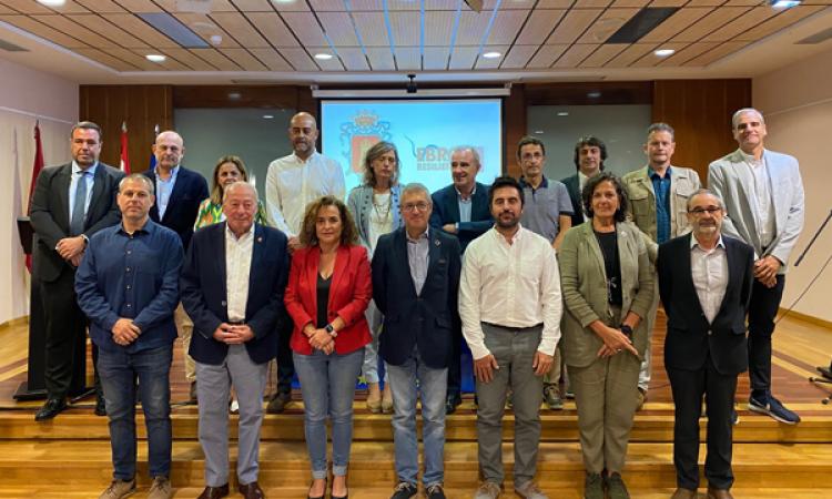 Foto de grupo de las autoridades participantes en la presentación oficial del Ebro Resilience