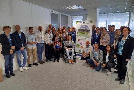 Foto de grupo con los asistentes a las jornadas del tercer Viaje de Aprendizaje Transnacional de INERTWASTE